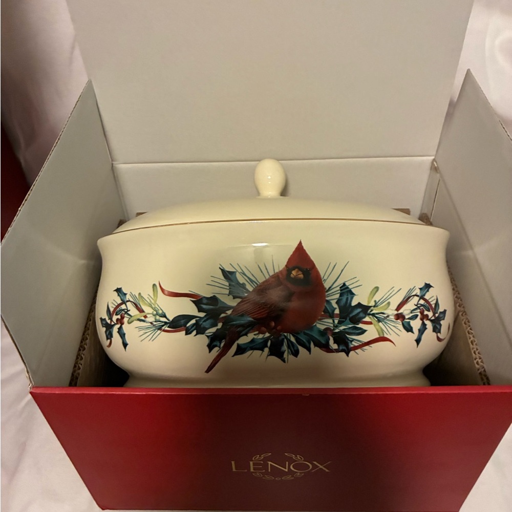 Lenox Winter Greetings Covered Dish